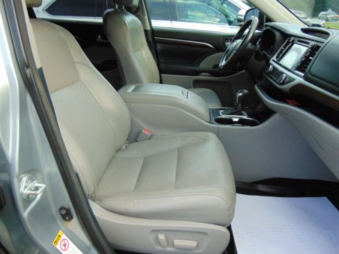 Used 2015 Toyota Highlander Limited AWD/4WD image 6