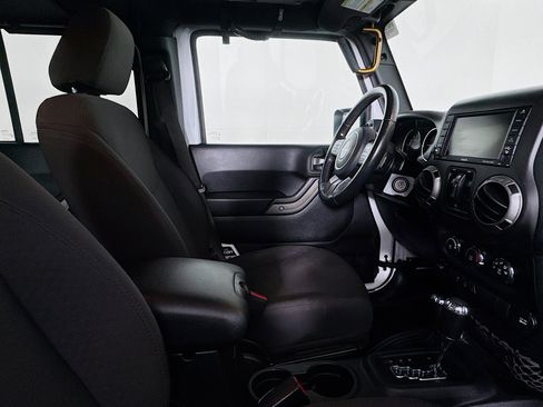 Used 2017 Jeep Wrangler Unlimited Sport image 25