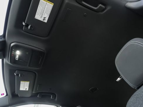 Used 2024 Chevrolet Traverse LT image 21