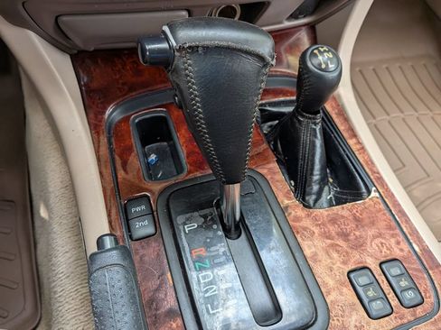 Used 2002 Toyota Land Cruiser AWD/4WD image 22