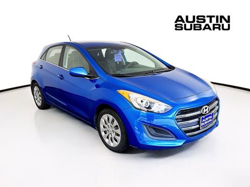 Used 2017 Hyundai Elantra GT image 1