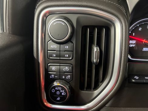 Used 2019 Chevrolet Silverado 1500 High Country w/ Technology Package AWD/4WD image 19