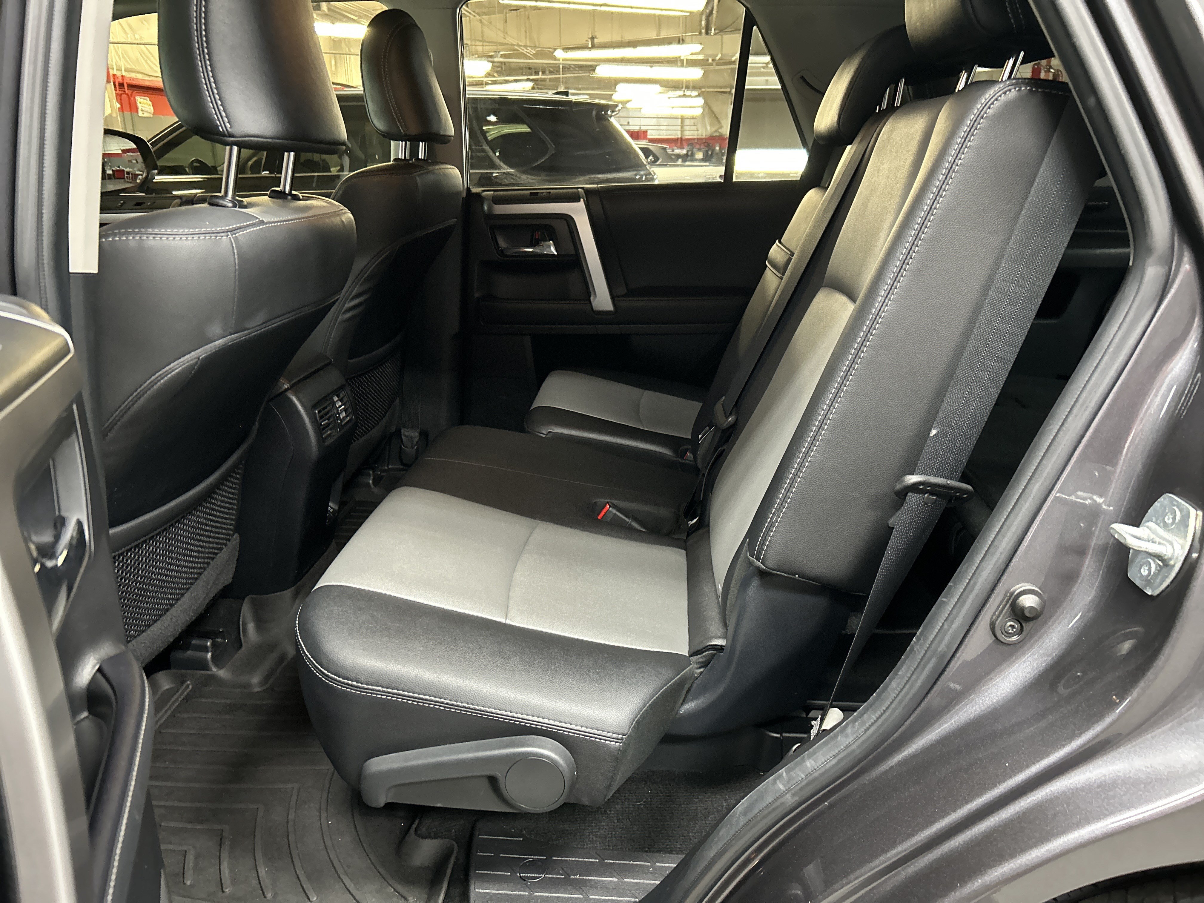 Used 2021 Toyota 4Runner SR5 Premium w/ Moonroof Package RWD image 31
