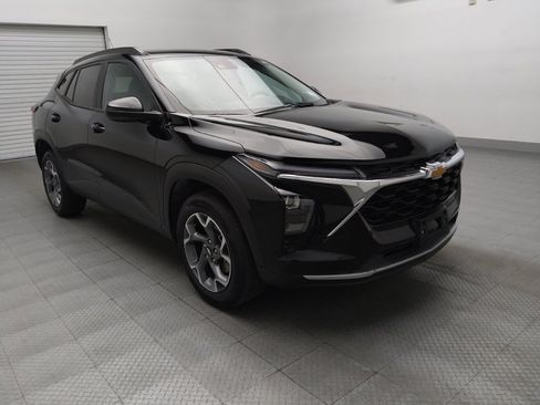 Used 2024 Chevrolet Trax LT w/ Driver Confidence Package FWD image 13