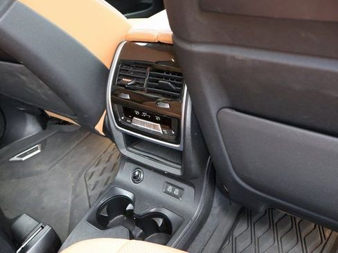 Used 2024 BMW X7 xDrive40i w/ Climate Comfort Package AWD/4WD image 17