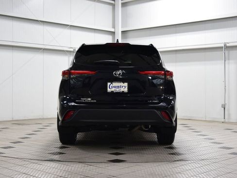 Used 2023 Toyota Highlander LE AWD/4WD image 7