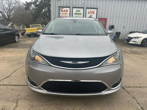 Used 2018 Chrysler Pacifica Touring-L Plus image 3