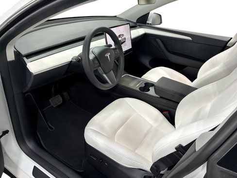 Certified 2023 Tesla Model Y Long Range AWD/4WD image 9