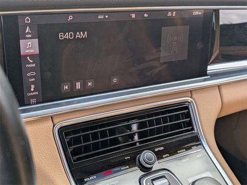 Used 2021 Porsche Panamera image 20