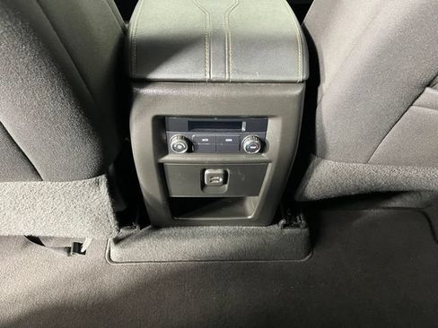 Used 2021 Chevrolet Traverse LT AWD/4WD image 36