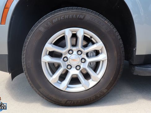Used 2025 Chevrolet Suburban LT RWD image 10