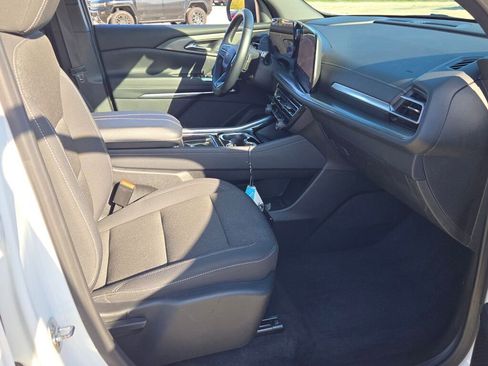 Used 2024 Chevrolet Traverse LT AWD/4WD image 7