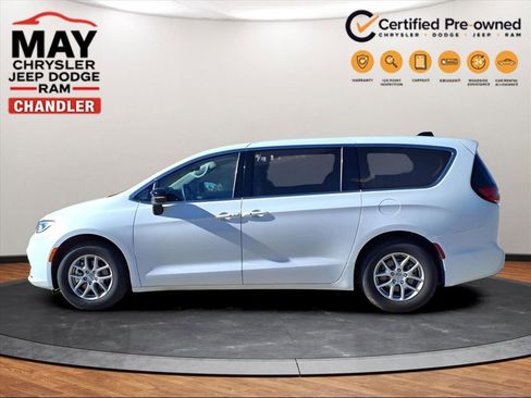 Used 2024 Chrysler Pacifica Touring-L image 17
