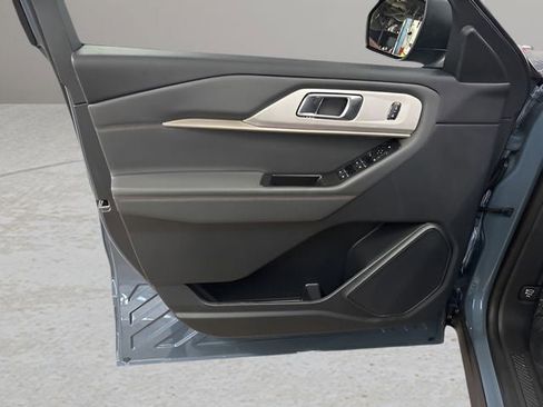 New 2026 Ford Explorer Active w/ Active Comfort Package image 5