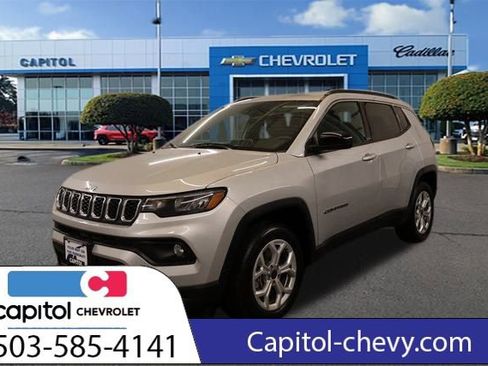 Used 2025 Jeep Compass Latitude image 7