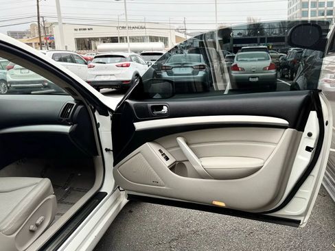 Used 2009 INFINITI G37 Journey w/ Premium Pkg image 29