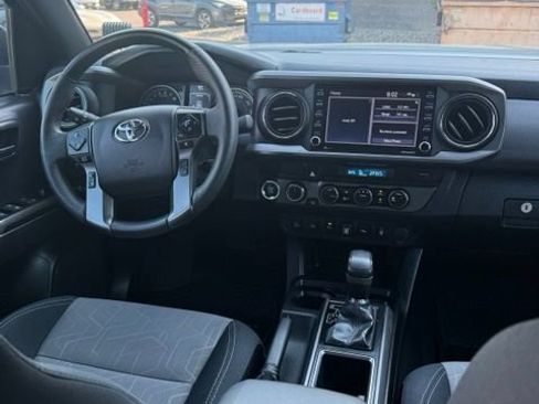 Used 2022 Toyota Tacoma TRD Off-Road w/ Technology Package AWD/4WD image 28