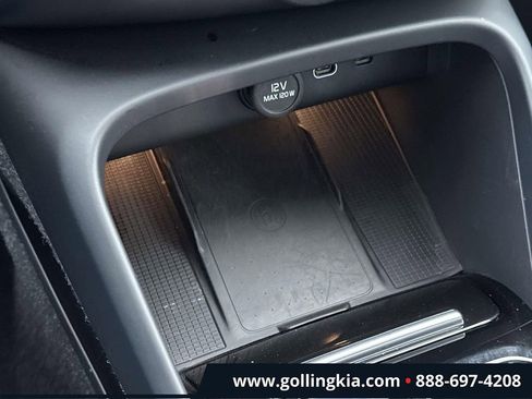 Used 2025 Volvo XC40 B5 Plus image 28