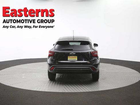 Used 2024 Chevrolet Trax RS FWD image 35