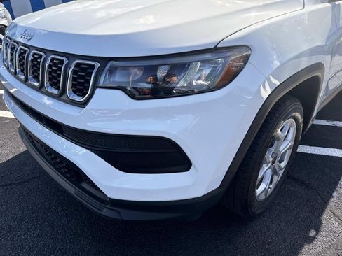 Used 2025 Jeep Compass Sport AWD/4WD image 9