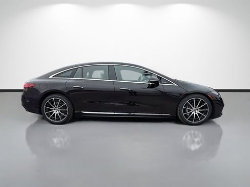 Used 2022 Mercedes-Benz EQS 580 4MATIC Sedan image 2