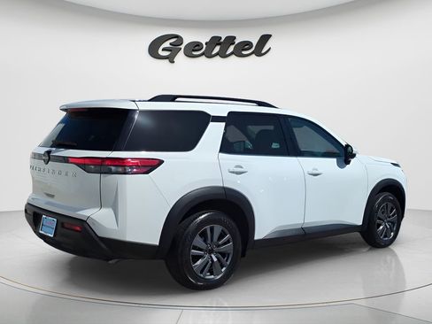 Certified 2025 Nissan Pathfinder SV image 5