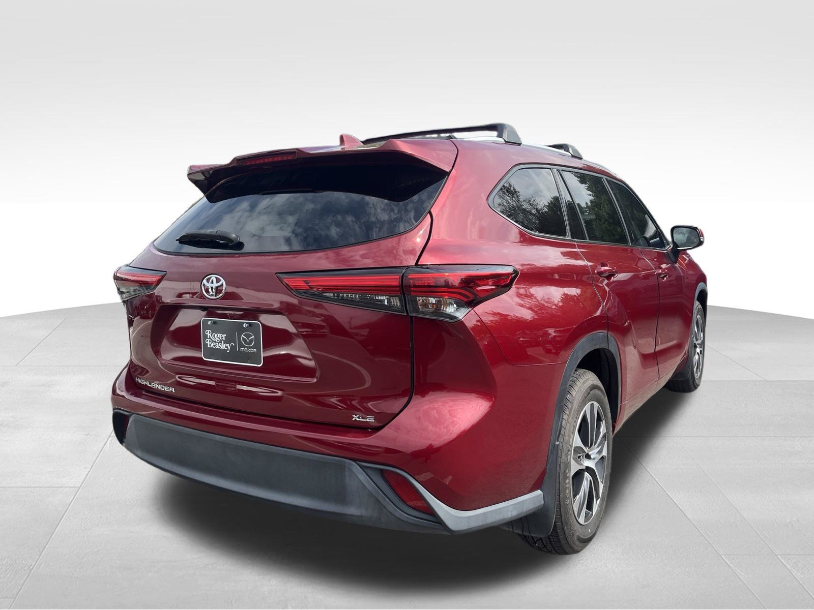 Used 2022 Toyota Highlander XLE FWD image 5