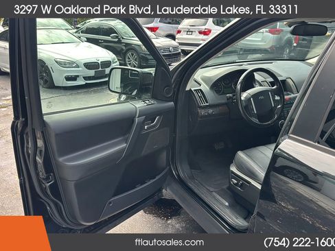 Used 2011 Land Rover LR2 HSE image 19