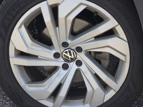 Used 2021 Volkswagen Atlas SE w/ Towing Package AWD/4WD image 4