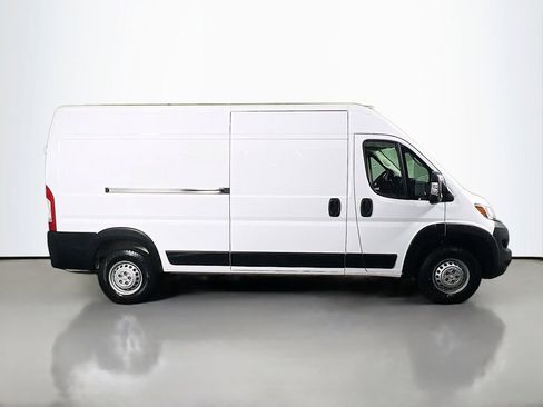 Used 2024 RAM ProMaster 2500 w/ Convenience Group FWD image 4