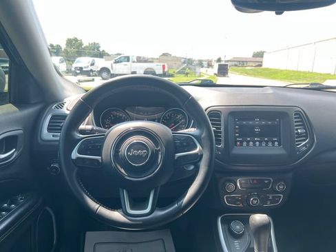 Used 2019 Jeep Compass Latitude AWD/4WD image 16