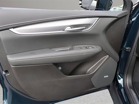 New 2026 Cadillac XT5 Luxury w/ LPO, ONYX Package image 10