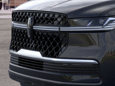 New 2026 Lincoln Navigator Reserve w/ Jet Appearance Package AWD/4WD image 17