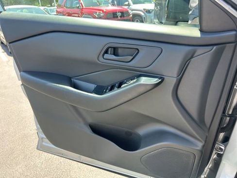 Used 2024 Nissan Rogue S FWD image 29
