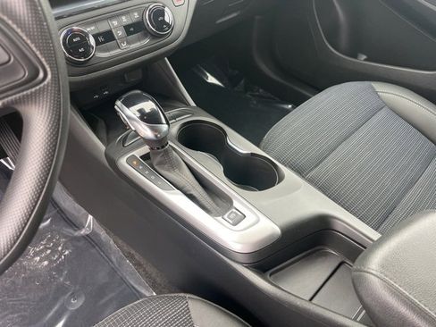 Used 2025 Buick Envista Preferred w/ Convenience II Package image 28