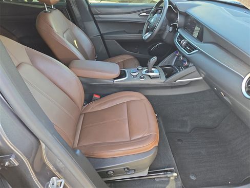 Used 2023 Alfa Romeo Stelvio Ti image 17