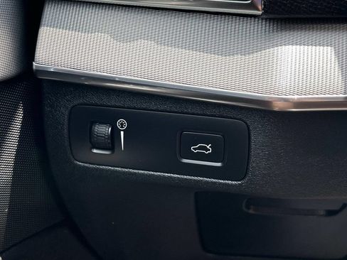 Used 2017 Volvo XC90 T5 R-Design w/ Vision Package FWD image 40