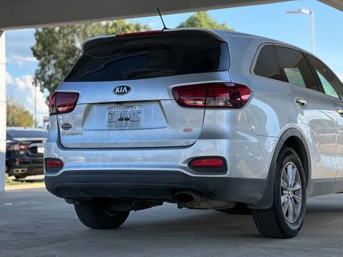 Used 2020 Kia Sorento LX image 15