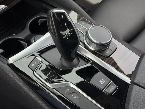 Used 2019 BMW 530e w/ Convenience Package RWD image 30