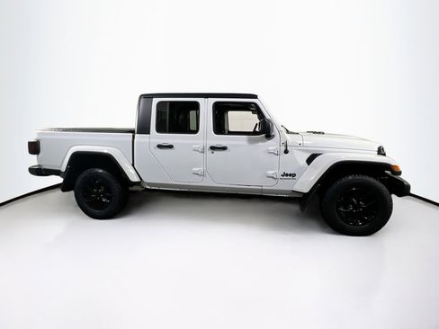 Used 2022 Jeep Gladiator Sport image 4