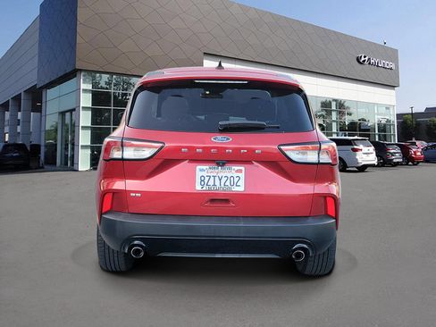 Used 2021 Ford Escape SE w/ SE Sport Appearance Package FWD image 4