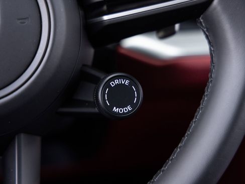 Certified 2024 Porsche Cayenne AWD/4WD image 15