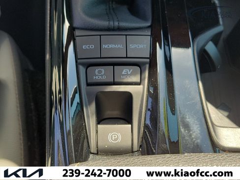 Used 2025 Toyota Camry XLE FWD image 29