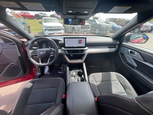 Used 2025 Ford Explorer ST image 3