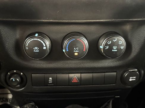 Used 2012 Jeep Wrangler Unlimited Sport AWD/4WD image 20