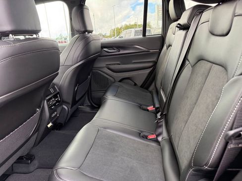 New 2025 Jeep Grand Cherokee Altitude image 25