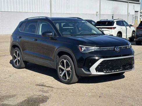 New 2025 Volkswagen Taos SEL image 5