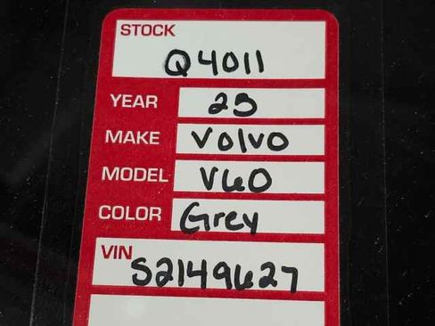 Used 2025 Volvo V60 B5 Cross Country Plus image 36