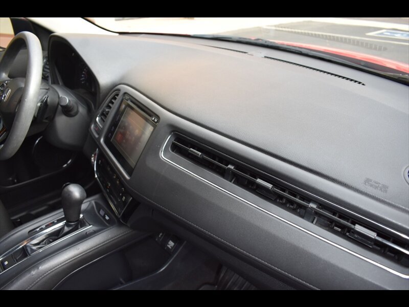 Used 2018 Honda HR-V EX image 36