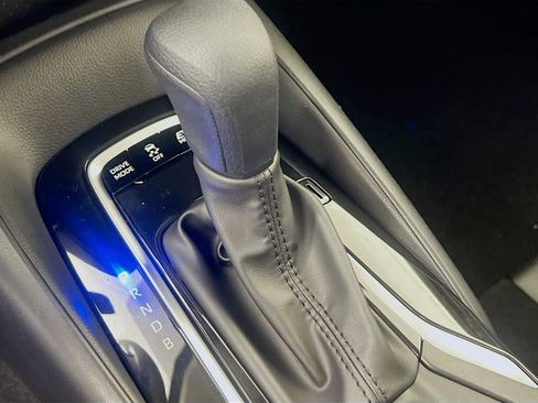 Used 2025 Toyota Corolla LE image 24